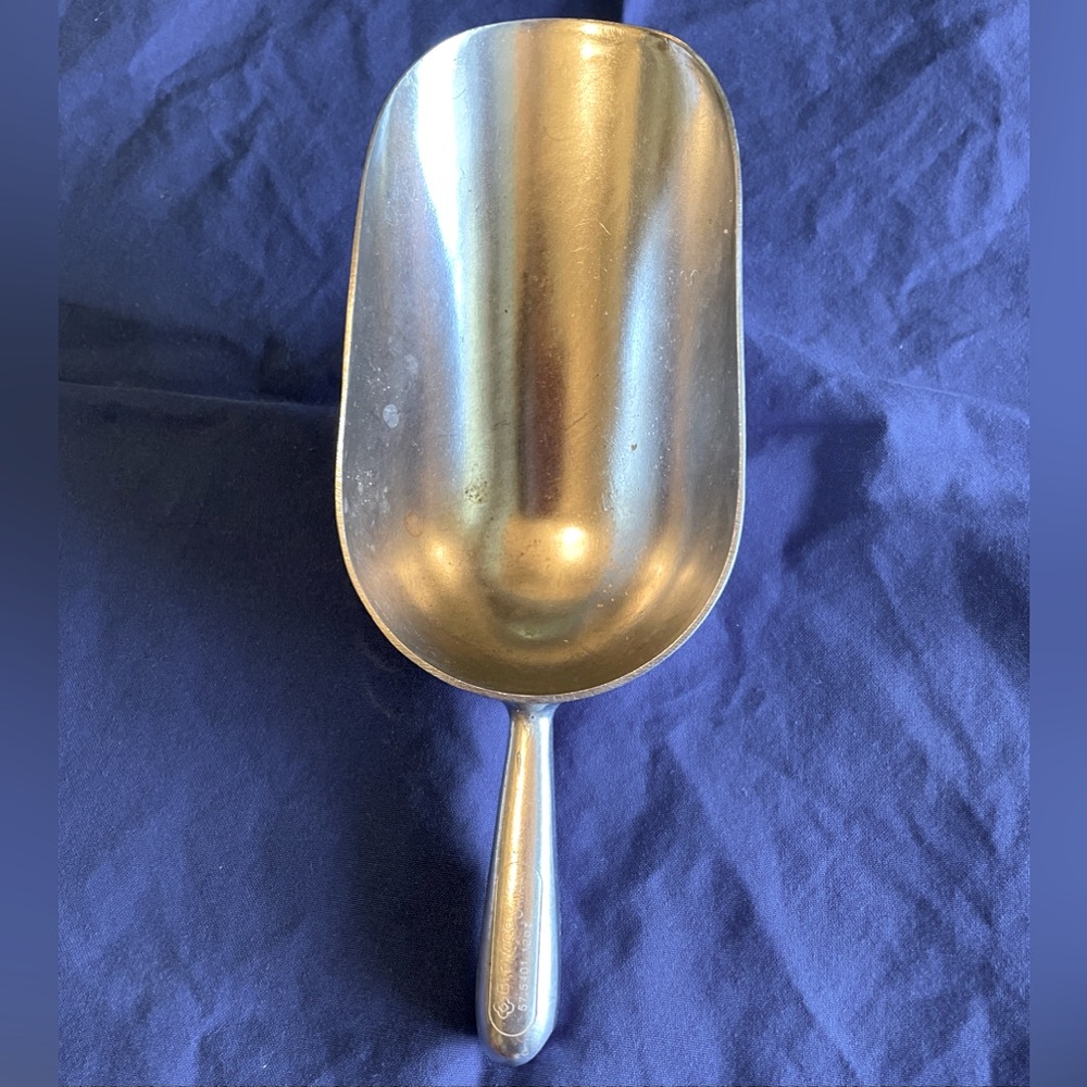 NWOT 12 oz Cast Aluminum Scoop
